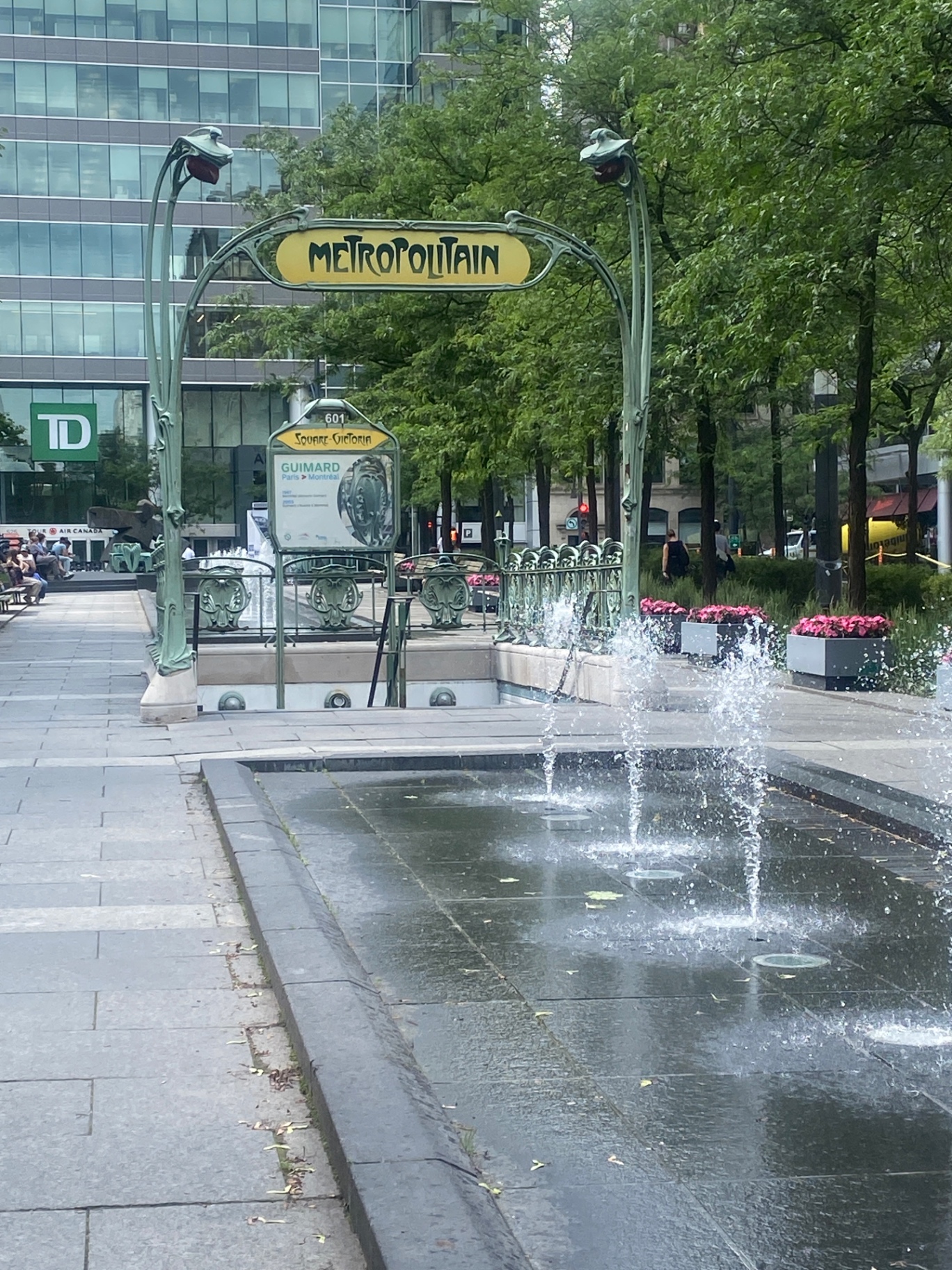 Square-Victoria — a Guimard Métropolitain, a gift from Paris
